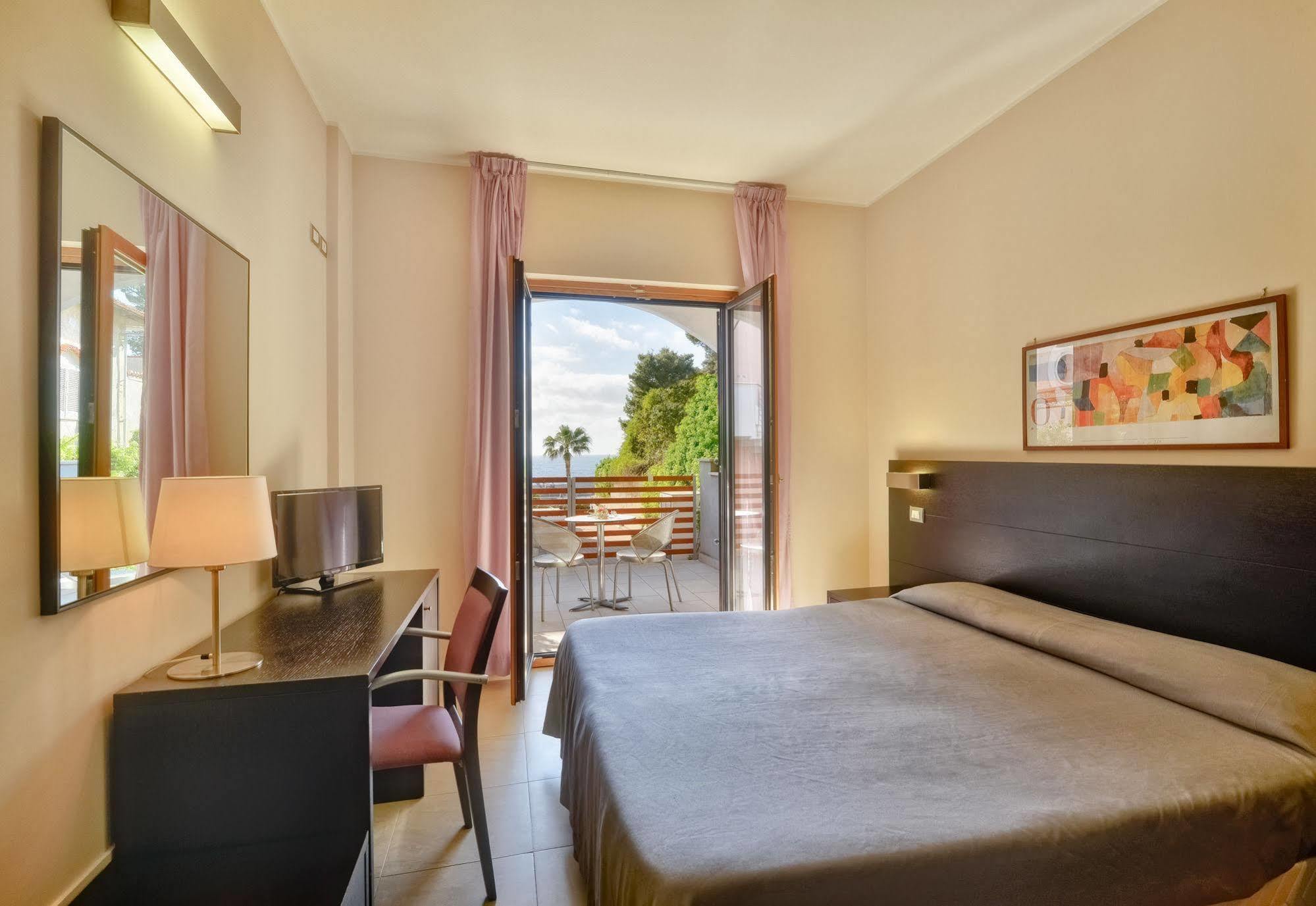 Hotel Mareluna Castellabate Esterno foto
